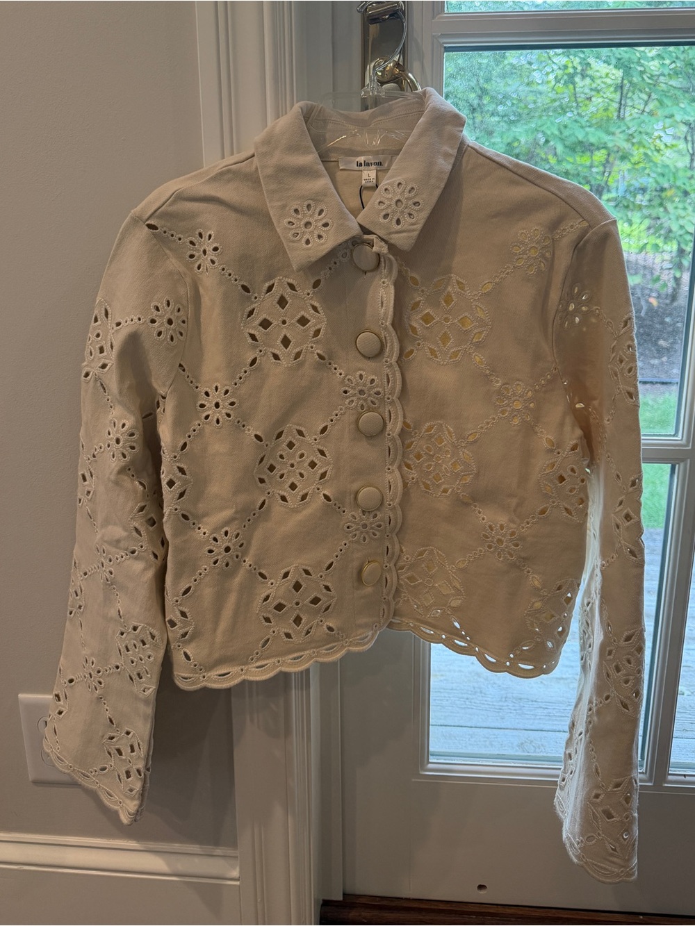 Fabulous eyelet ivory denim jacket from Avara- brand La Lavon NWT
